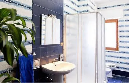 Residenza Paola Affittacamere 3*